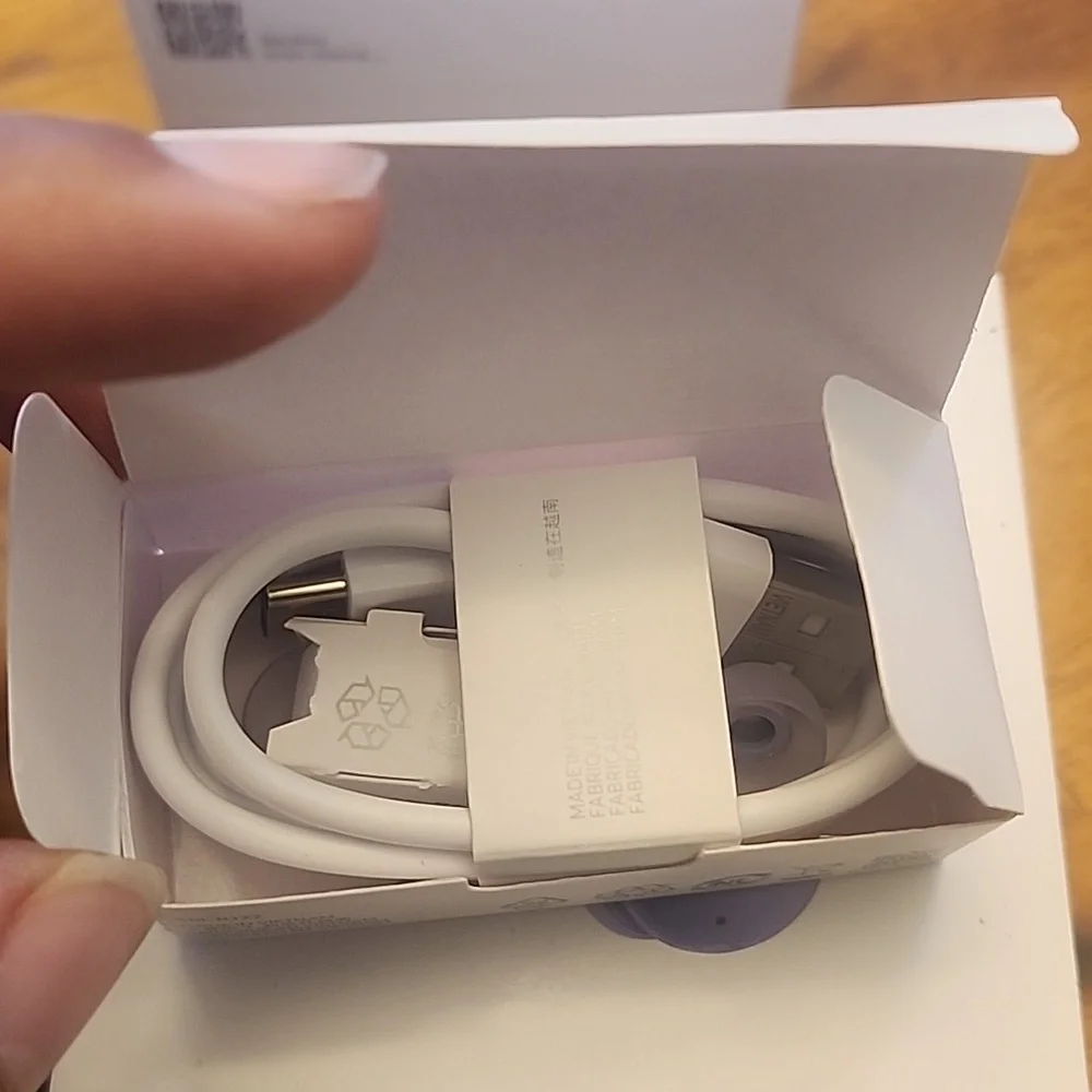 Samsung Galaxy Buds2 in Lavender and White